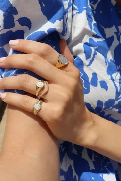 Baby Oval Diamond Chevaliere Ring
