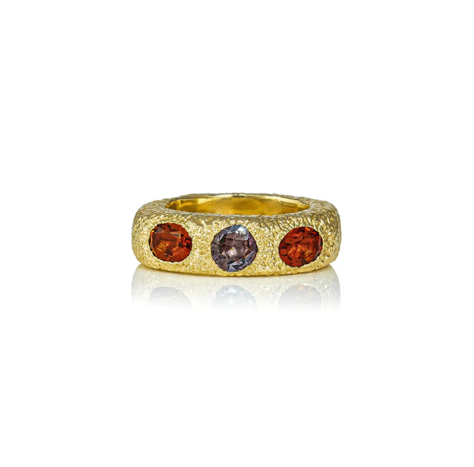Queenie V Ring